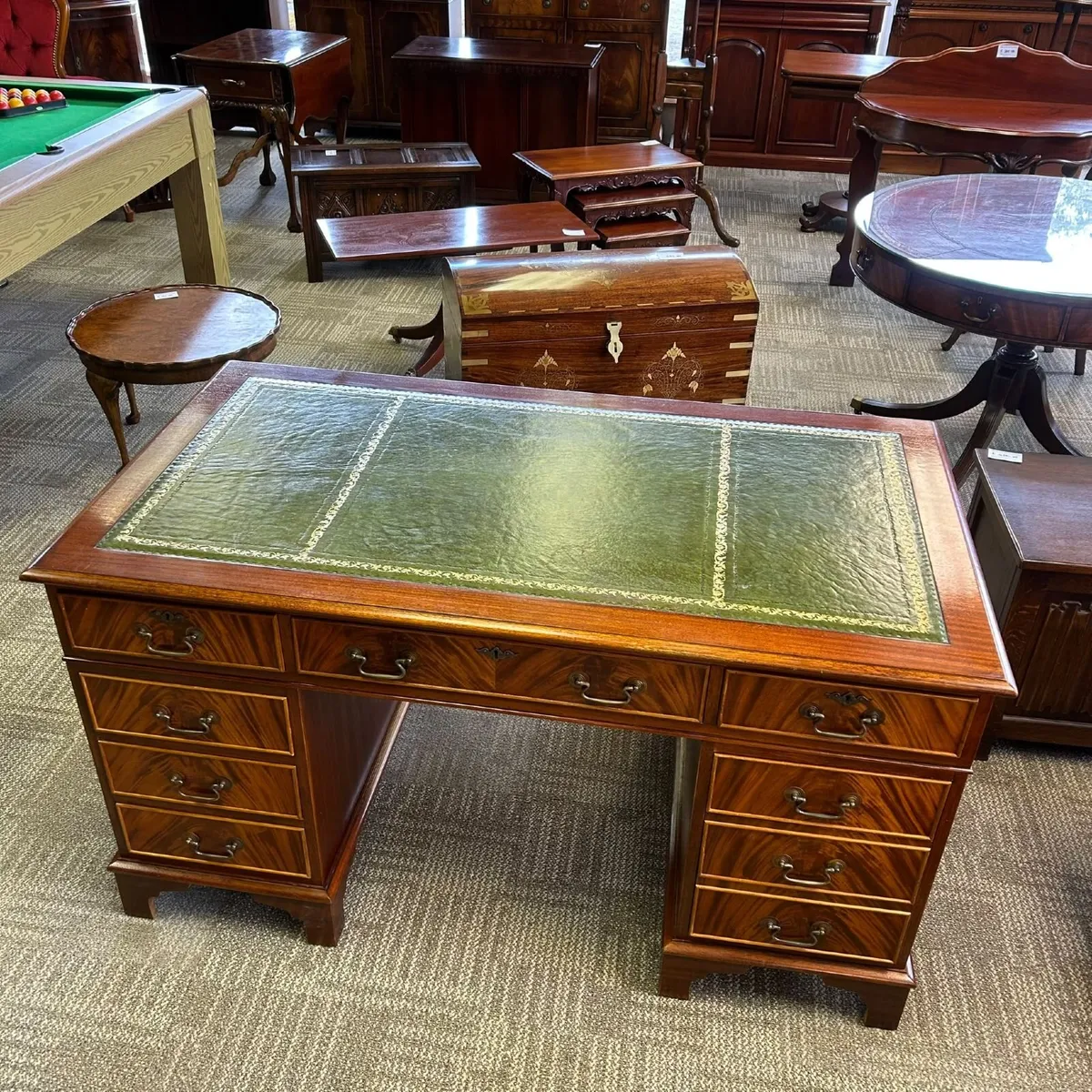 Traditional mahogany flamed twin pedestal writing - Image 1