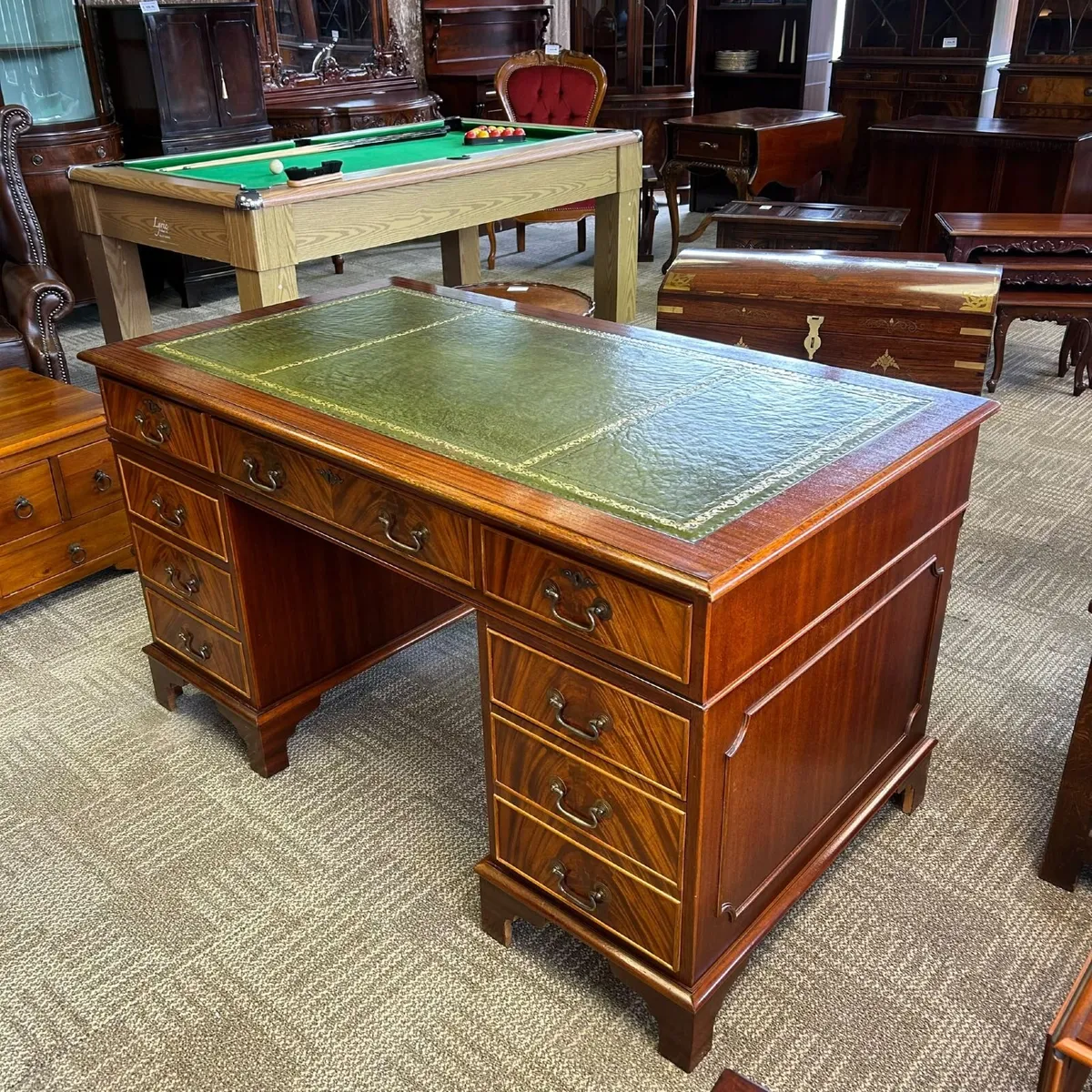 Traditional mahogany flamed twin pedestal writing - Image 4