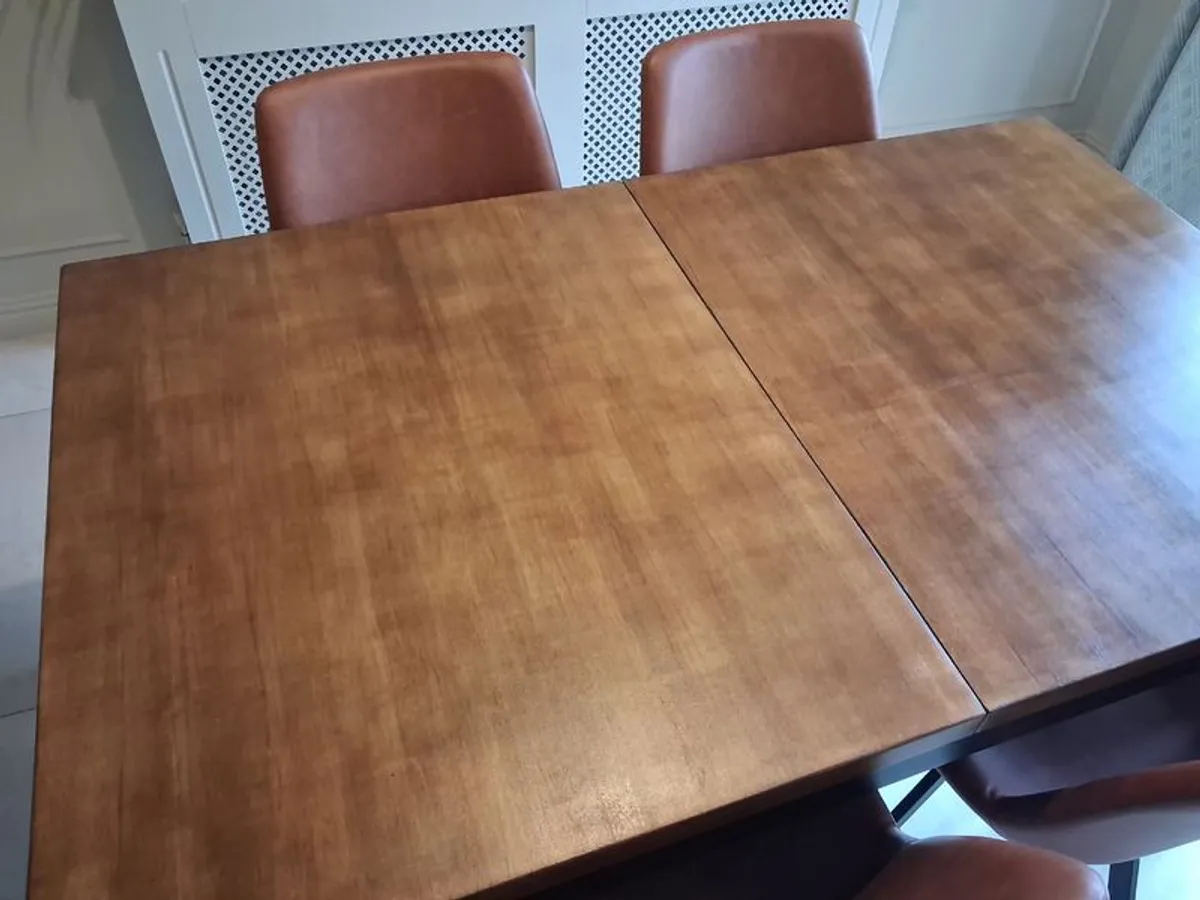 Table and 4 chairs - Image 2
