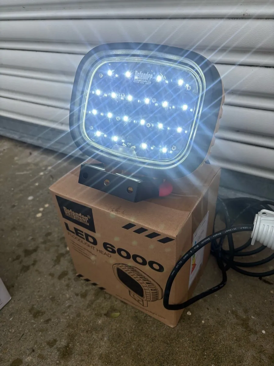Defender 6000 LED Light 110v - Image 2