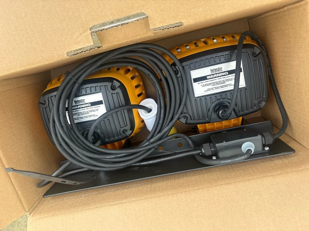 Defender 3000S Twin Head Site Lights 110V - Image 3