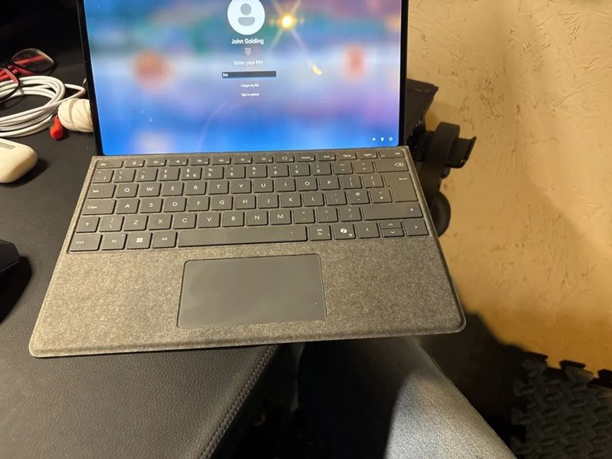 Microsoft Surface Pro 11 with keyboard and Pen - Image 3