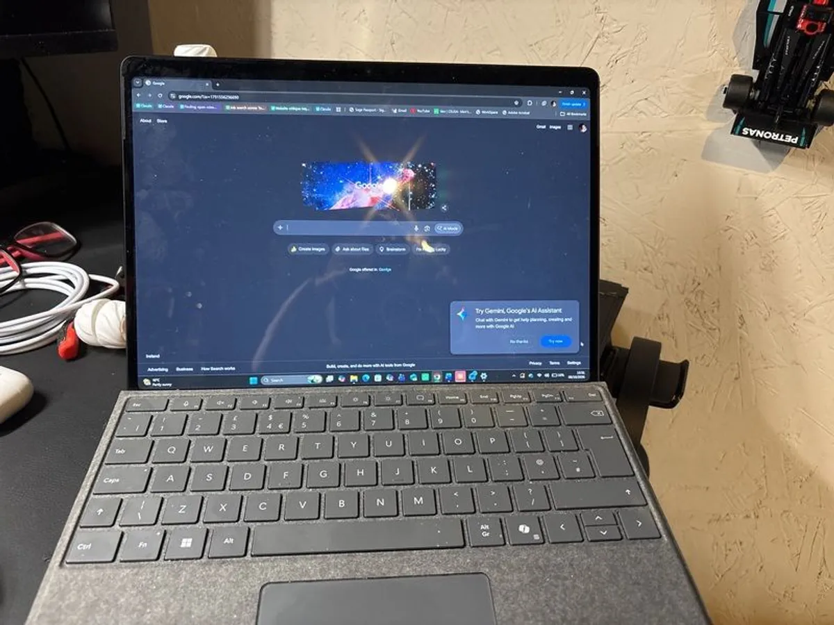 Microsoft Surface Pro 11 with keyboard and Pen - Image 4