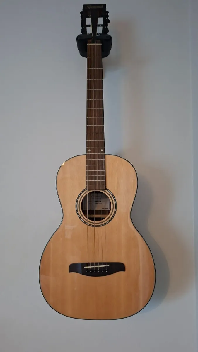 3/4 Guitar - Image 1