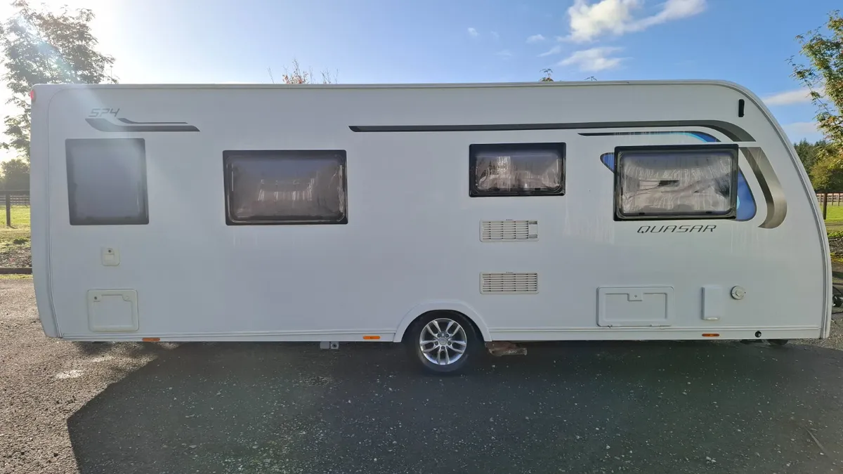 Lunar Quasar Island Bed Caravan - Image 3