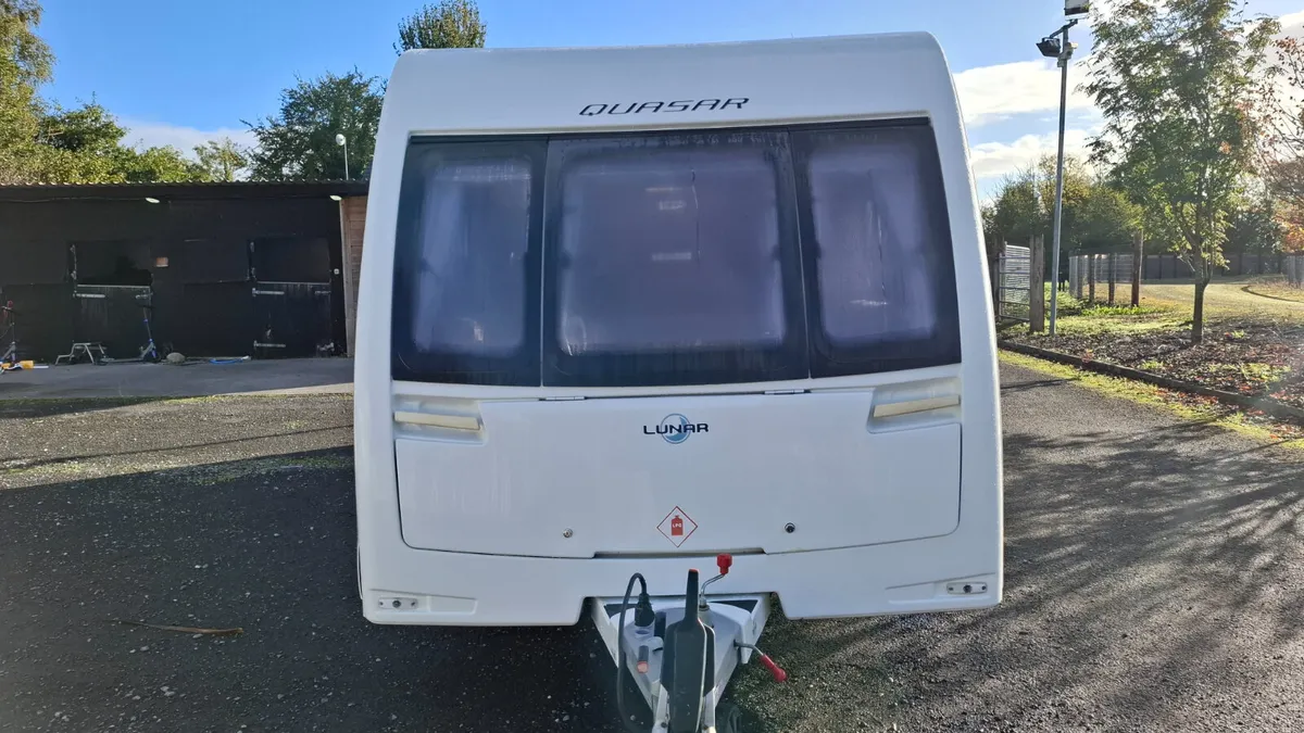 Lunar Quasar Island Bed Caravan - Image 2