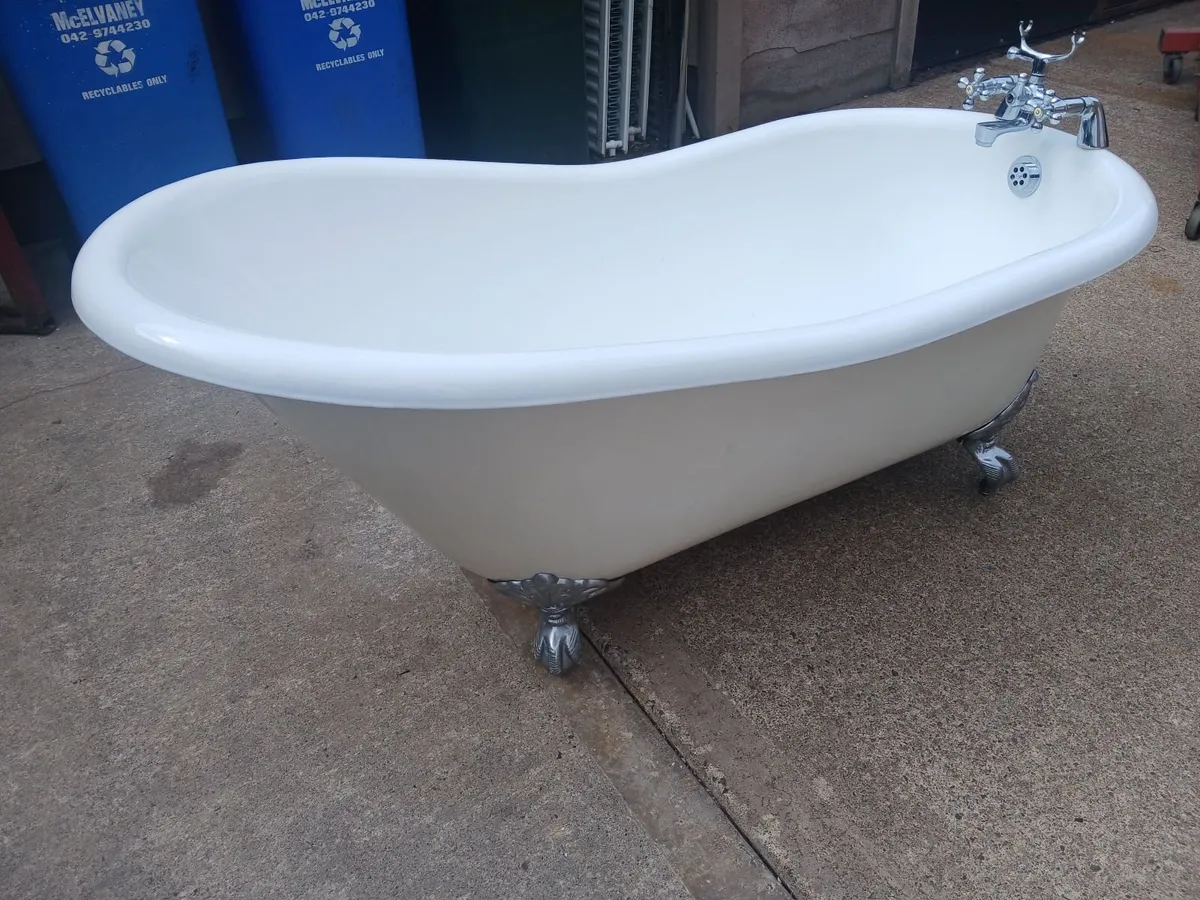 Cast iron slipper Bath & taps - Image 2