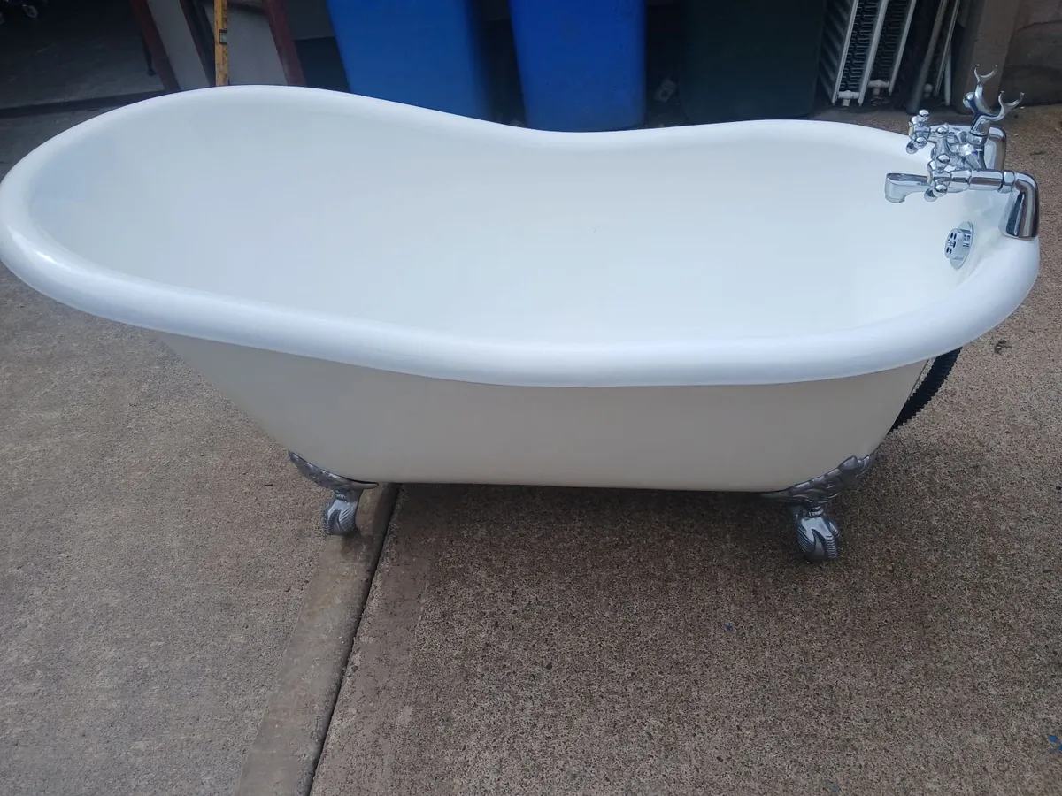 Cast iron slipper Bath & taps - Image 4