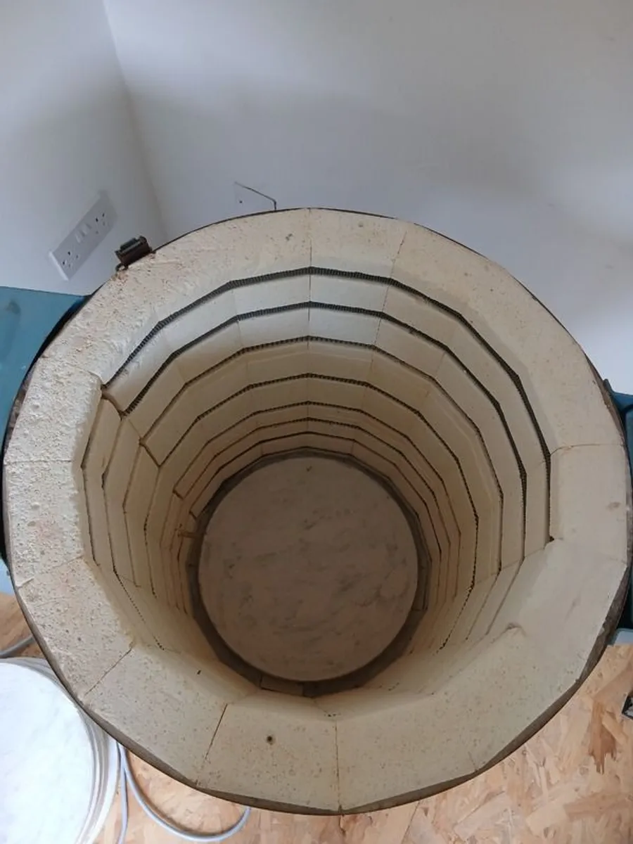 Secondhand Kiln for sale in excellent condition - Image 4