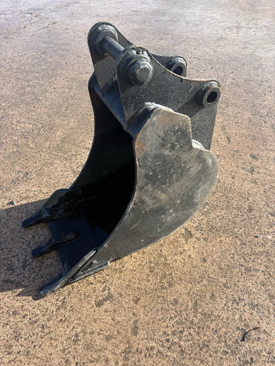 18” Geith bucket 45mm pin - Image 1