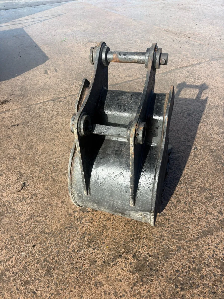 18” Geith bucket 45mm pin - Image 3