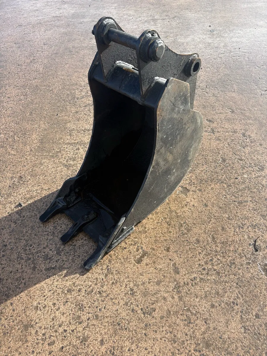 18” Geith bucket 45mm pin - Image 4