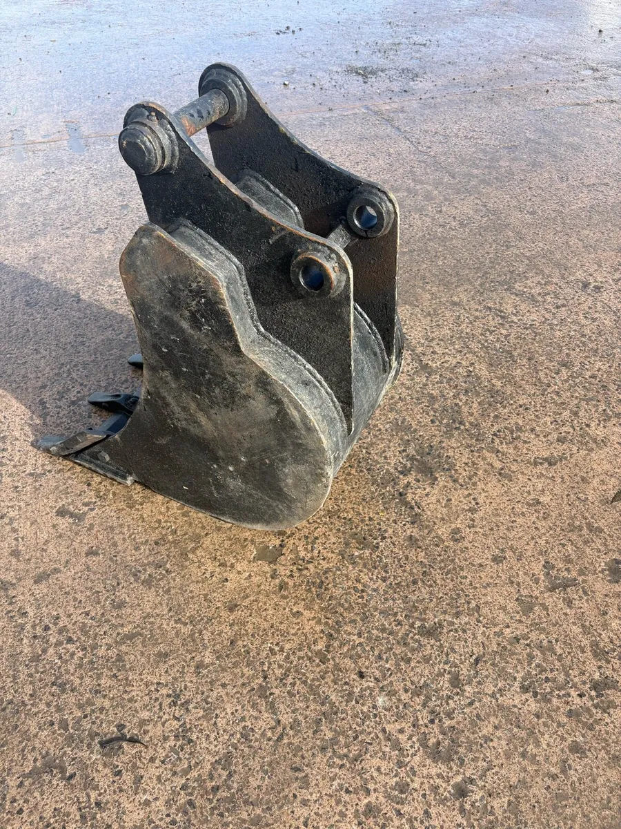 18” Geith bucket 45mm pin - Image 2