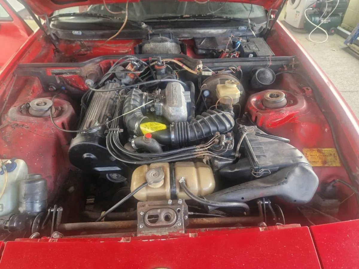 Porsche 924 - Image 1