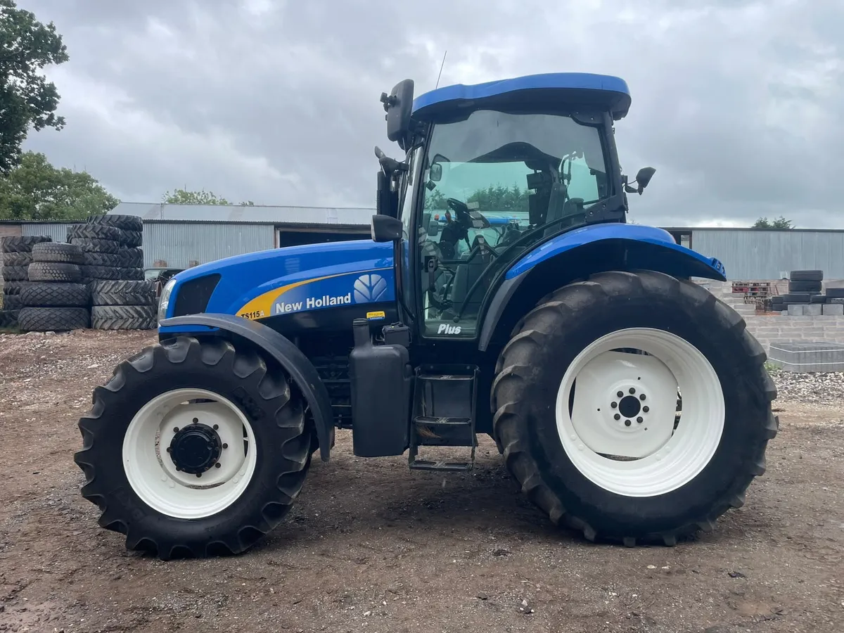 New Holland TS115A Tractor - Image 4