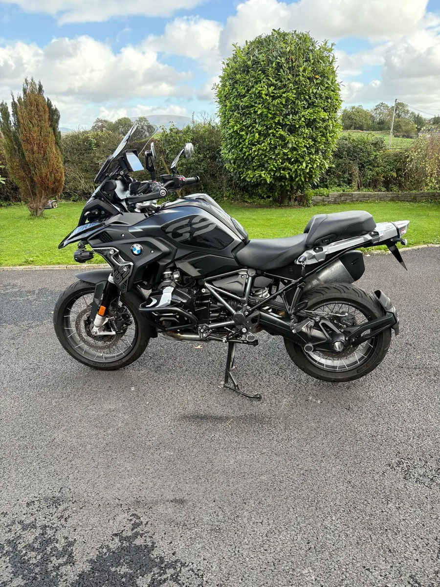 2022 bmw R1250GS TRIPLE BLACK - Image 4