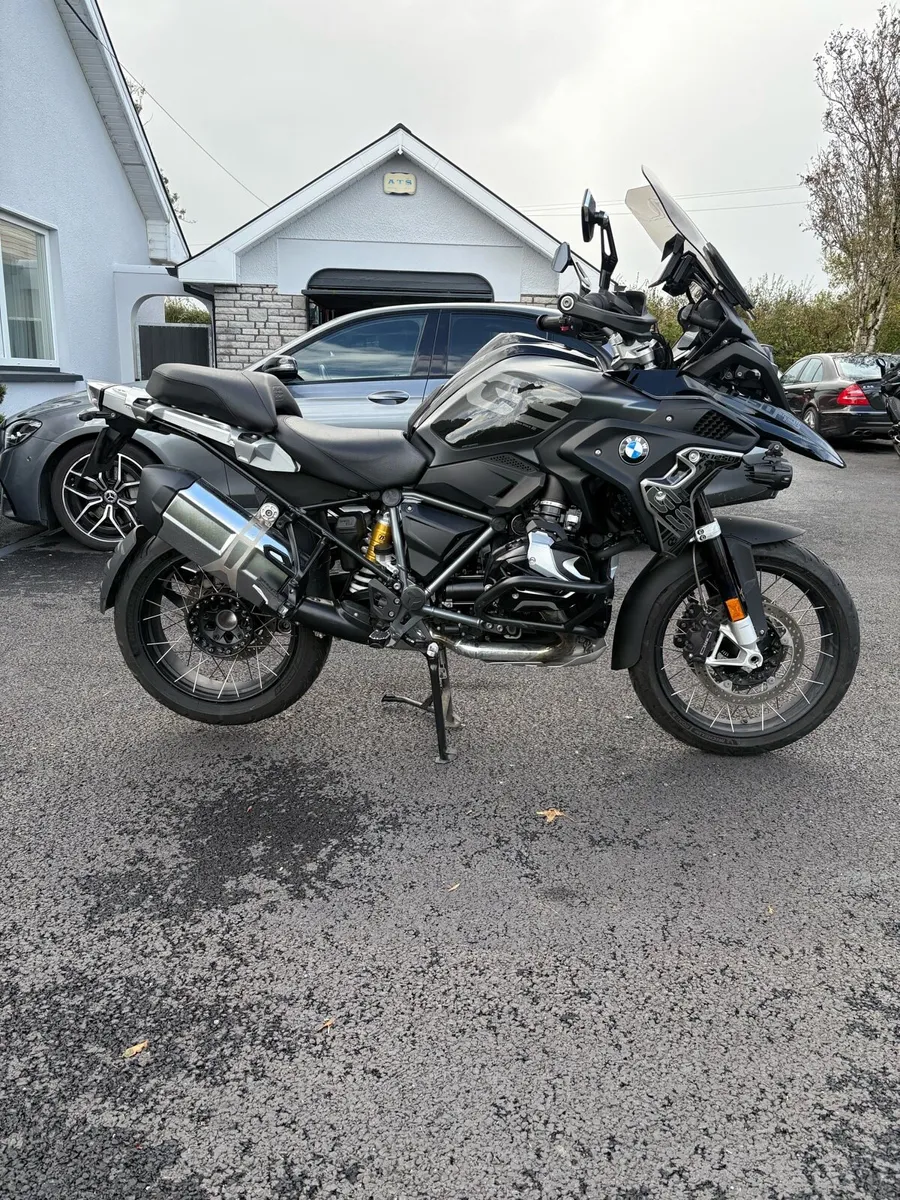 2022 bmw R1250GS TRIPLE BLACK - Image 3