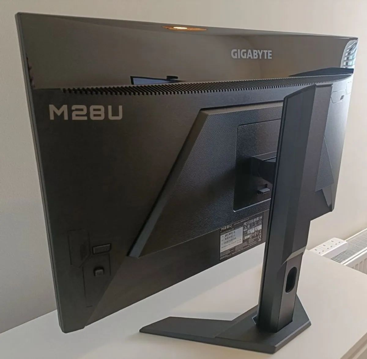 Gigabyte M28U 28 inch 4K 144Hz IPS Gaming Monitor Excellent Condition - Image 2