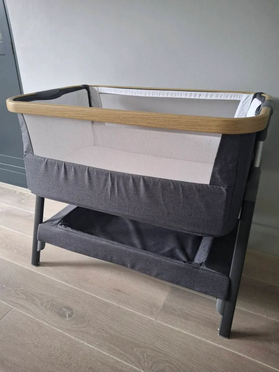 Tutti Bambini CoZee Lite Bedside Crib - Image 1