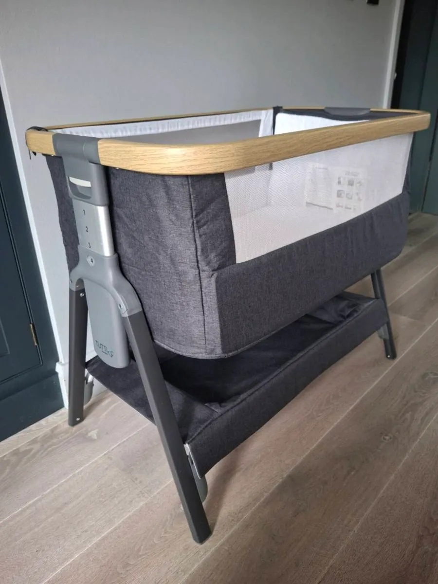 Tutti Bambini CoZee Lite Bedside Crib - Image 2