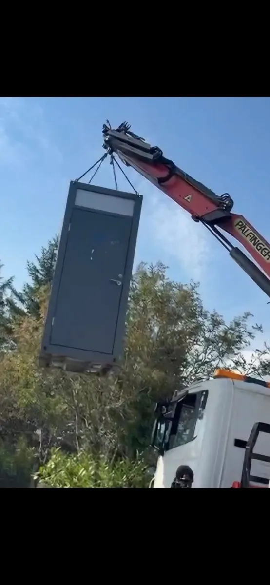 Portable toilet unit - Image 3