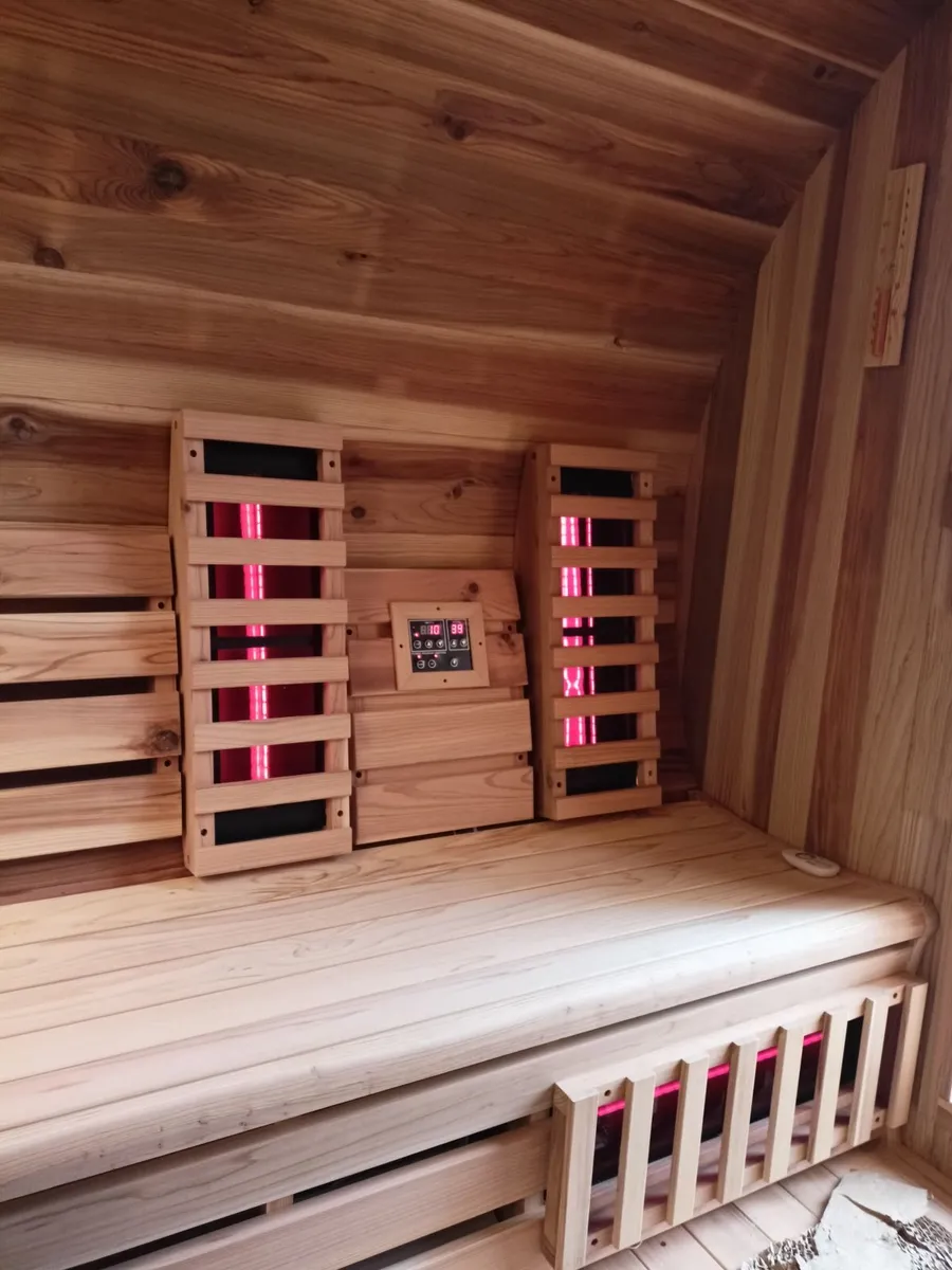 Canadian Red Cedar Barrel Sauna 296 cm - Image 4