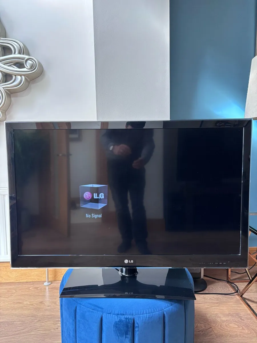 42 inch LG HD TV - Image 1