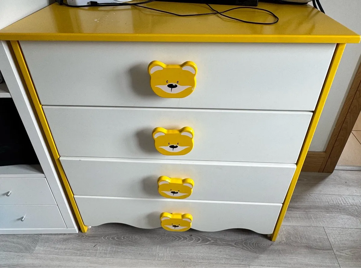 Chest of drawers - Image 1