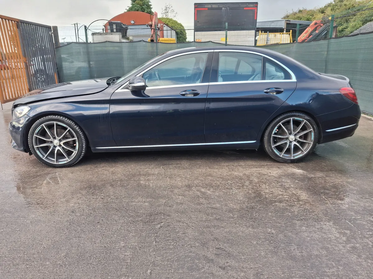 152 Mercedes C-Class  Bluetec sport  220C - Image 3