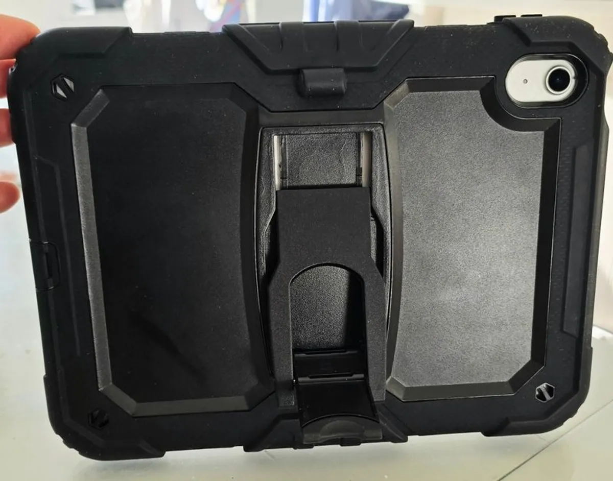 iPad 10th Gen 64GB - Image 2