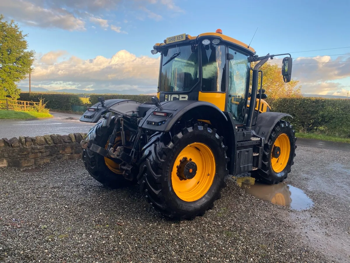 JCB Fastrac 2018 7697 hours - Image 4