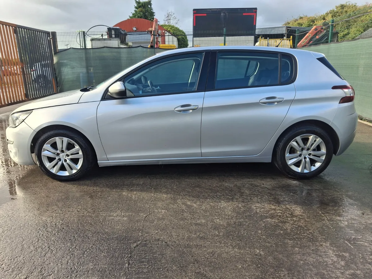 2015 Peugeot 308  Active Diesel Very Light Damage - Image 3