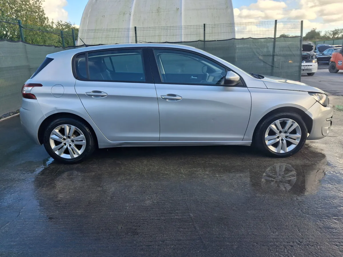 2015 Peugeot 308  Active Diesel Very Light Damage - Image 4