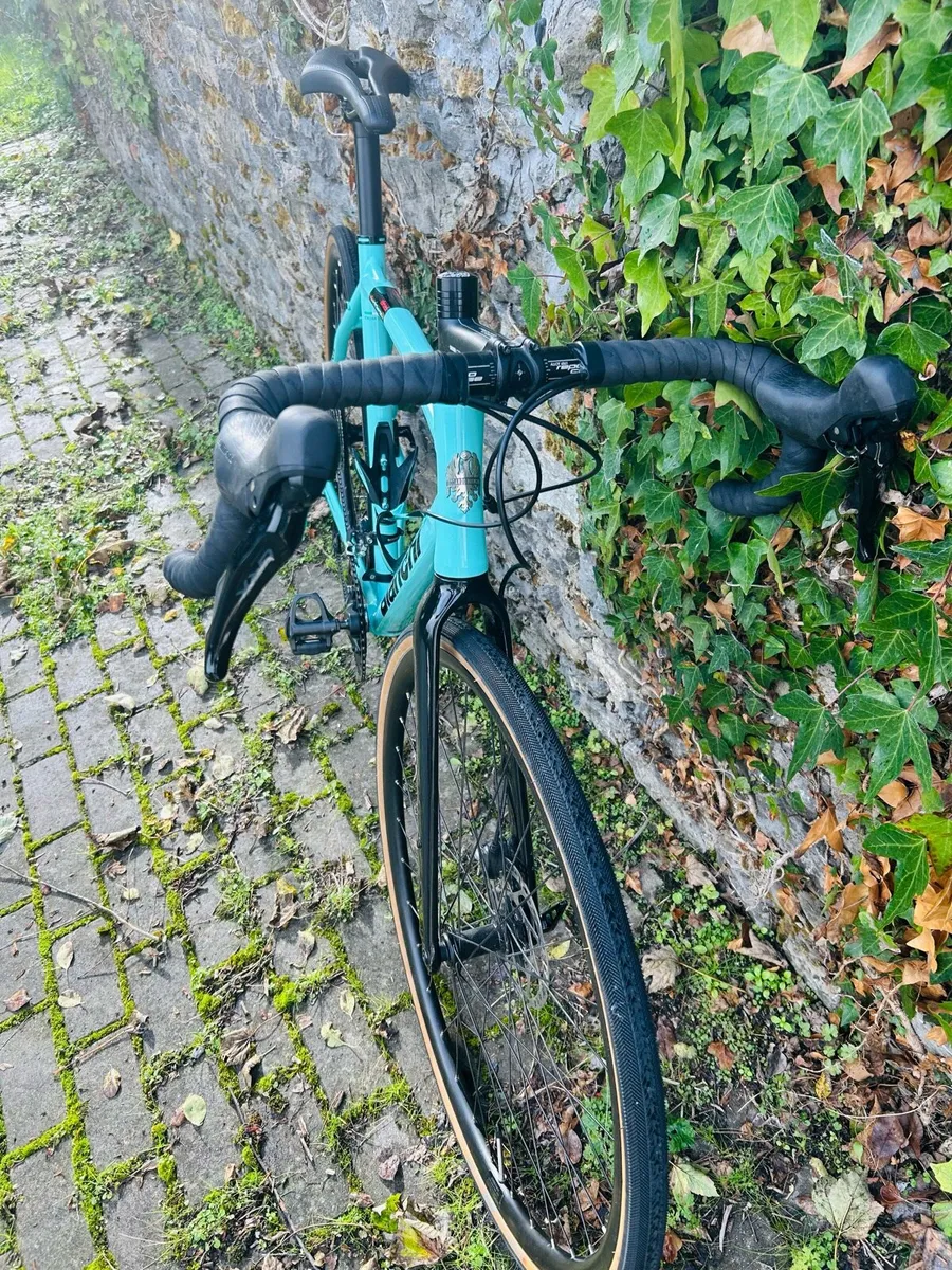 Bianchi gravel bike - Image 2