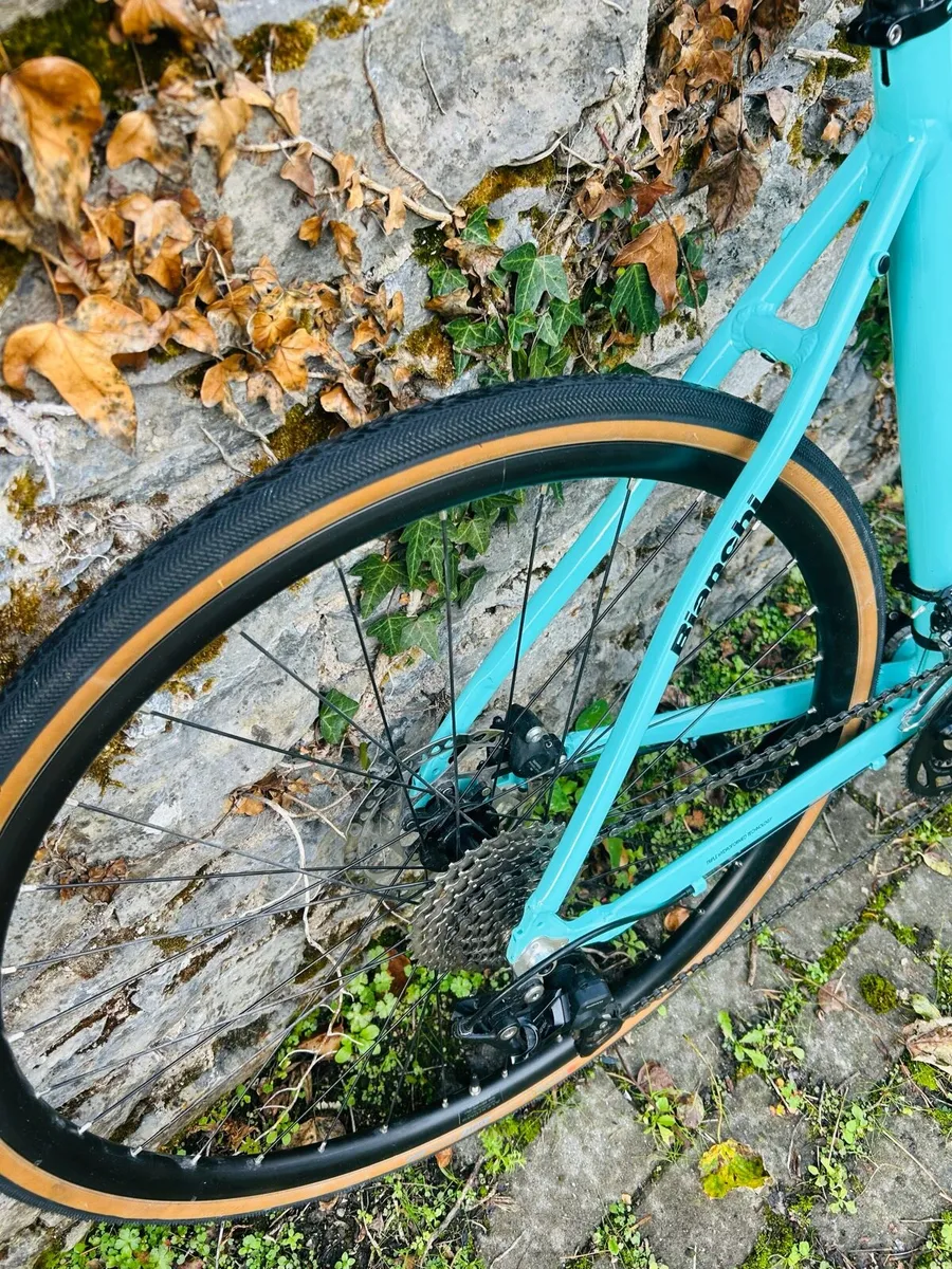 Bianchi gravel bike - Image 3