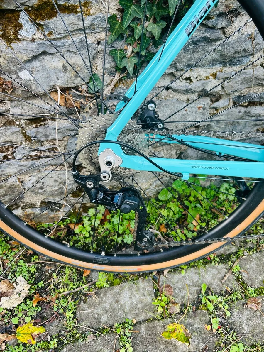 Bianchi gravel bike - Image 4