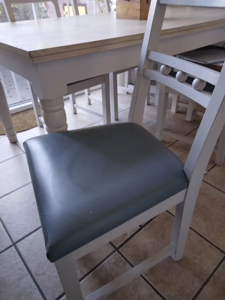 Kitchen table and 6 chairs - Image 1
