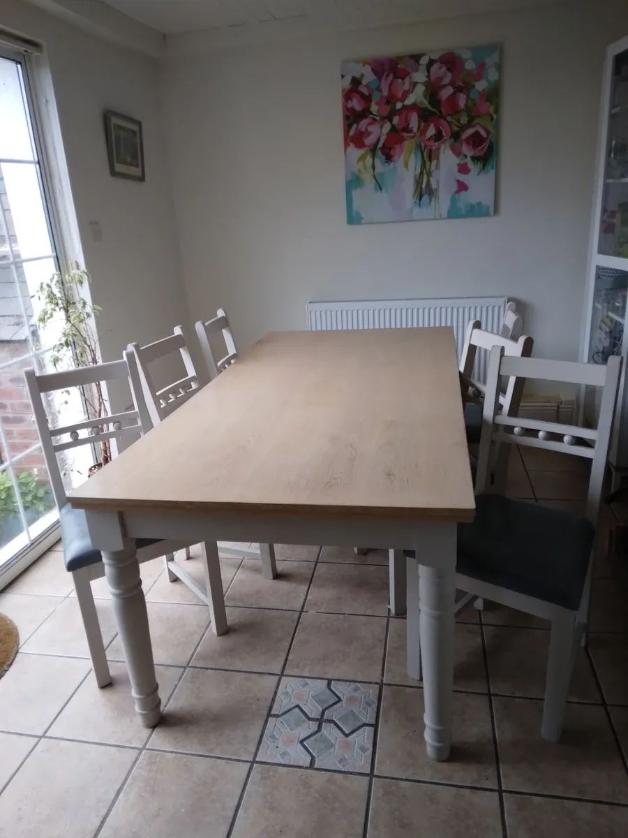 Kitchen table and 6 chairs - Image 2
