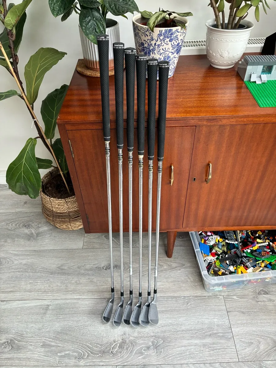 Taylormade MC Forged Irons 5-pw stiff shaft - Image 1