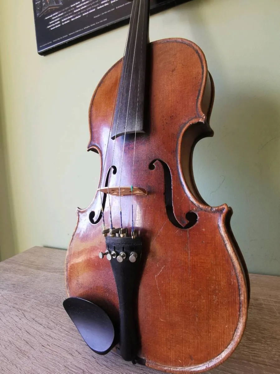 Old Violin - Image 3