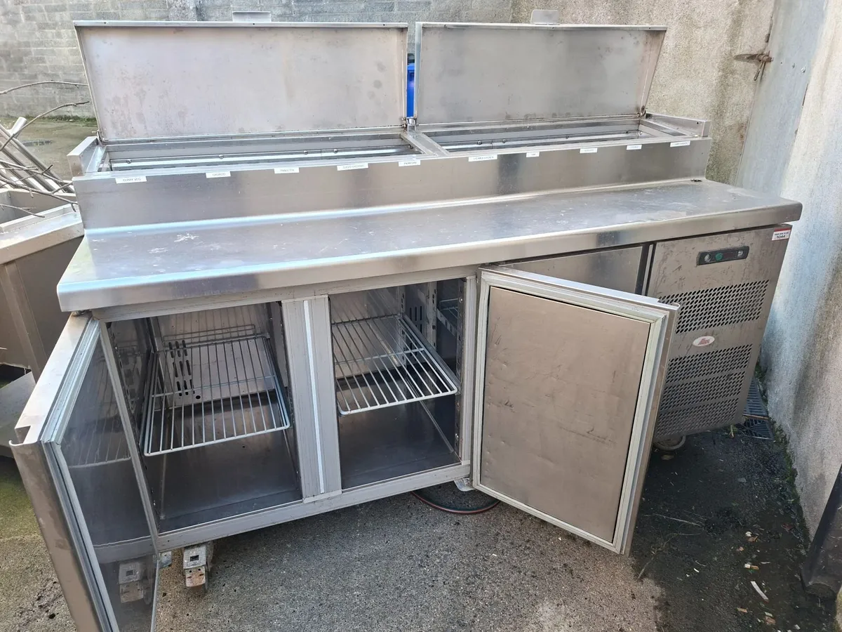 Refrigeration unit with saladette - Image 1