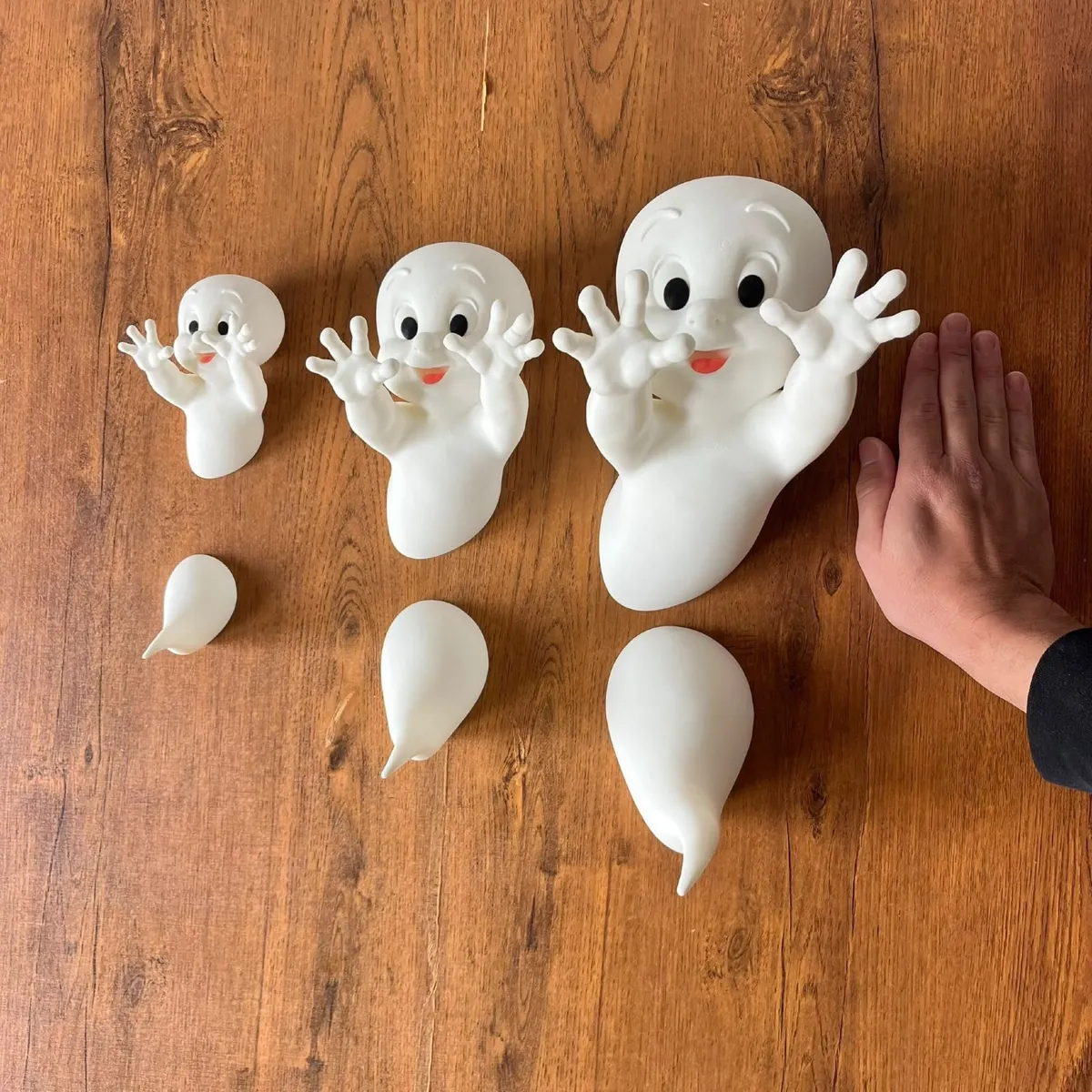 Casper Ghost Through the Window - Halloween Decor - Image 2