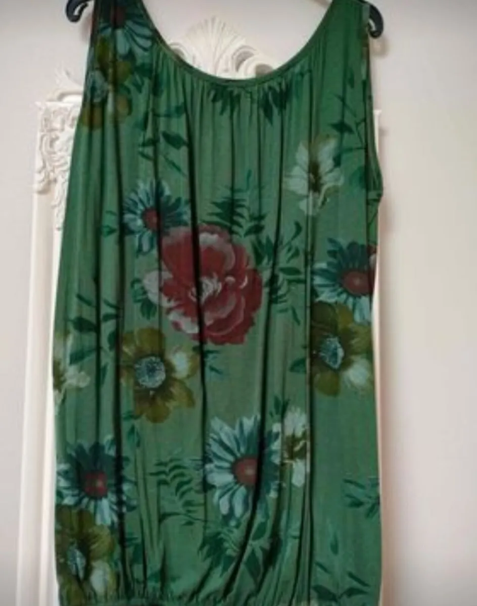 Made I Italy top. New with tag's. Free size. Fits - Image 2