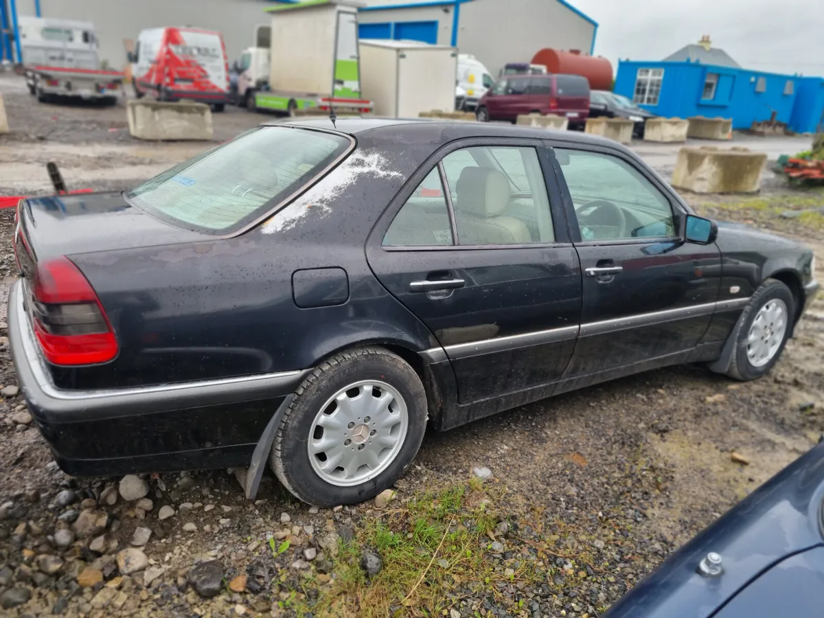 Mercedes-Benz C-Class 1998 - Image 2
