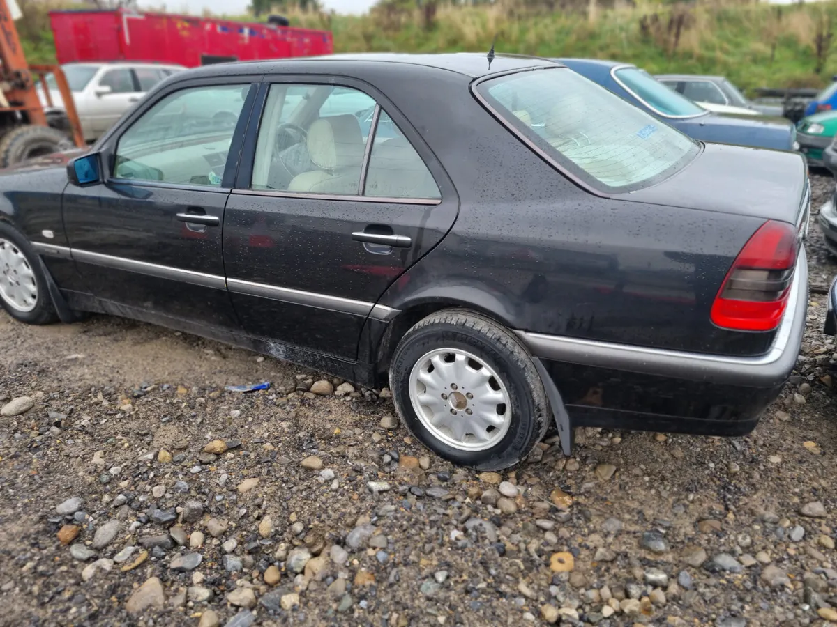 Mercedes-Benz C-Class 1998 - Image 4