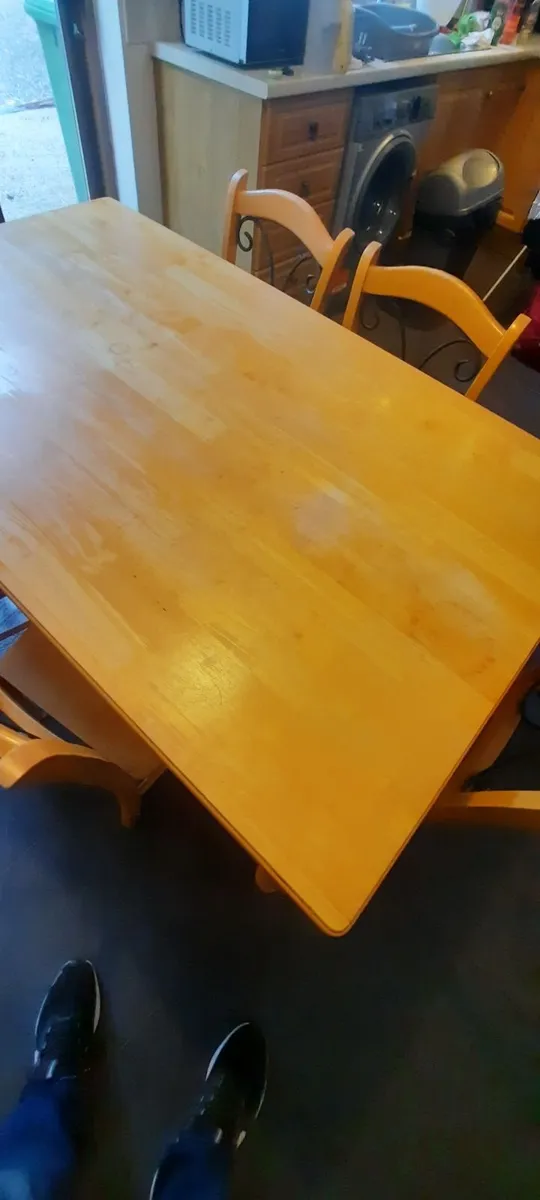 Kitchen table and chairs - Image 4