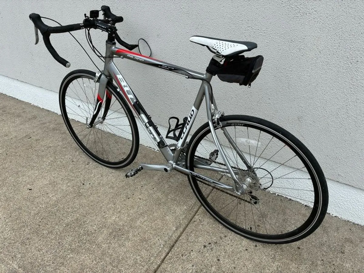 Claude Butler Bicycle 27 inch wheels. 18 speed. - Image 2