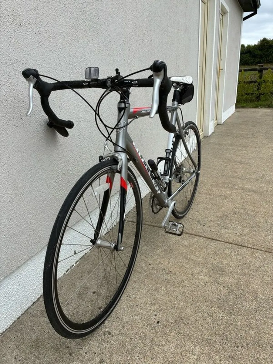 Claude Butler Bicycle 27 inch wheels. 18 speed. - Image 3