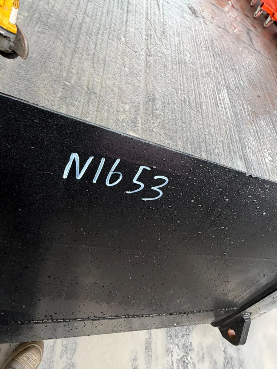 Heavy-duty material bucket attachment - Image 2