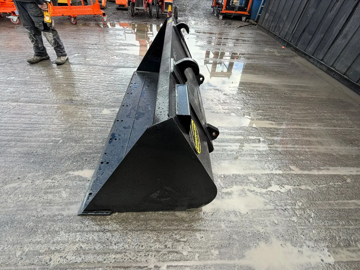Heavy-duty material bucket attachment - Image 3